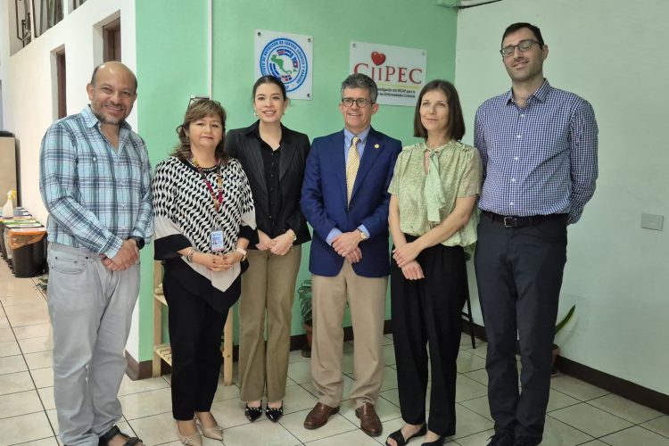 REUNION CLAVE SOBRE ENFERMEDADES CRÓNICAS