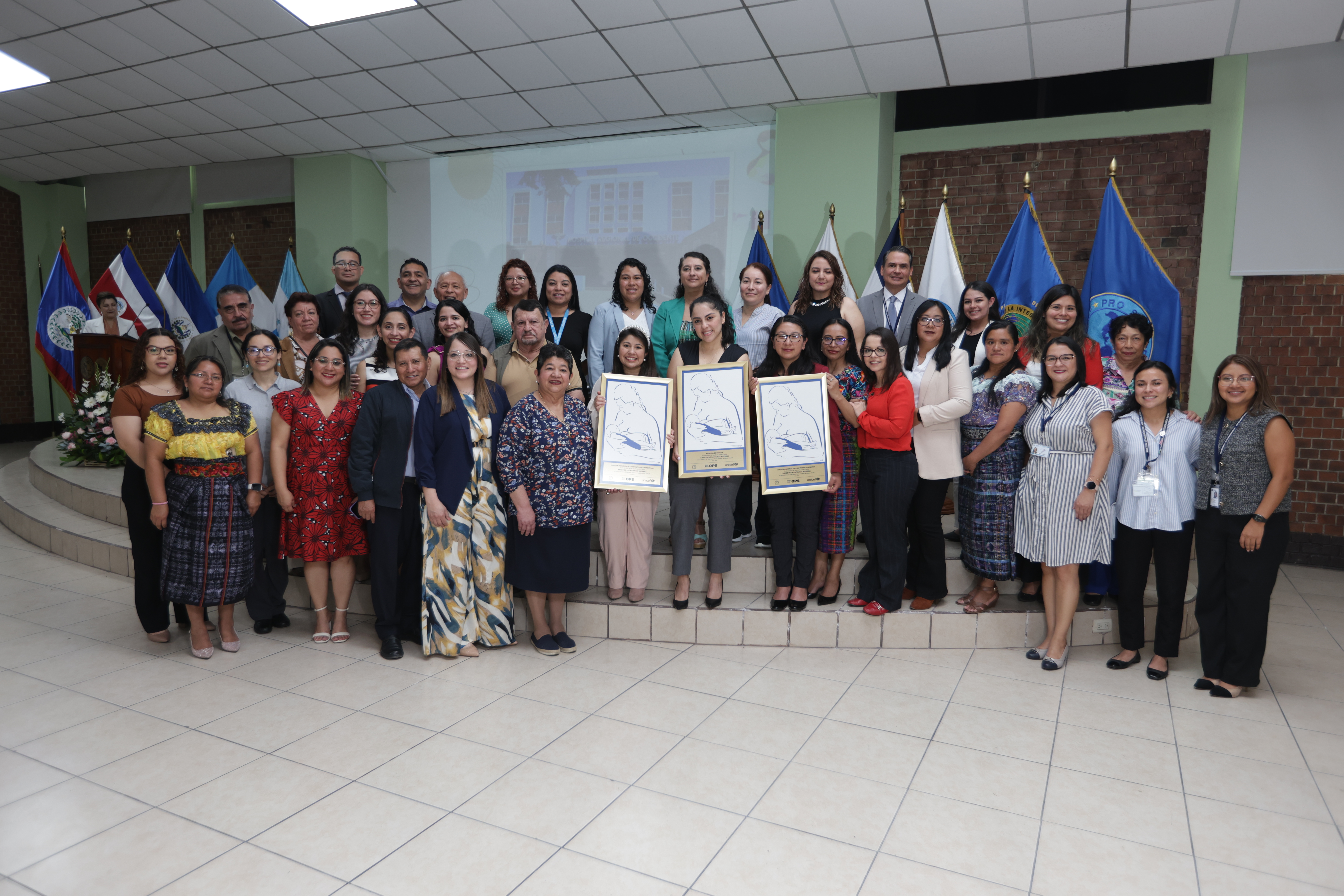 Entrega de certificacin como Amigos de la Lactancia Materna a hospitales 29