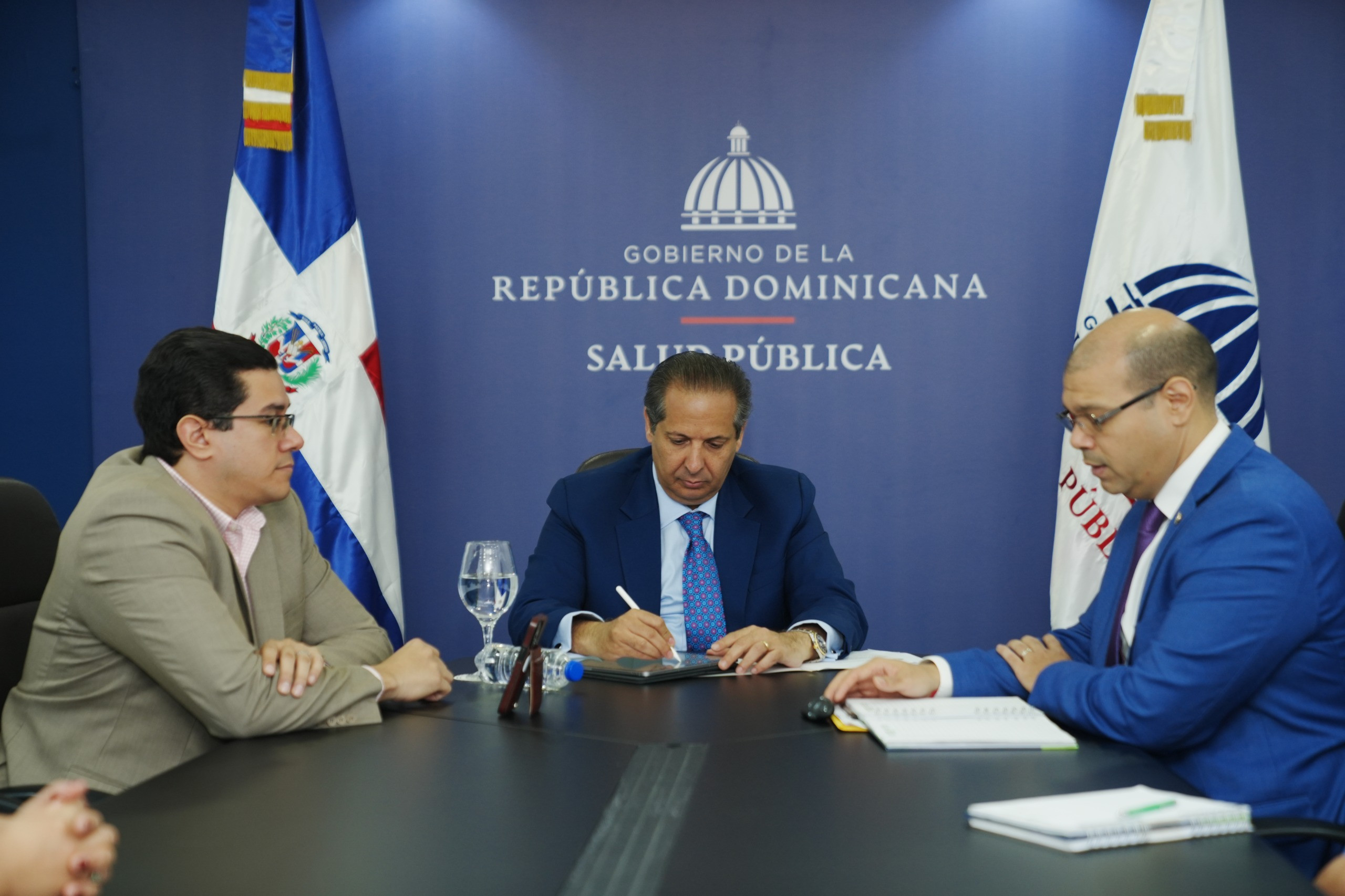 RD DIRECTOR min salud y vice minsalud colectiva